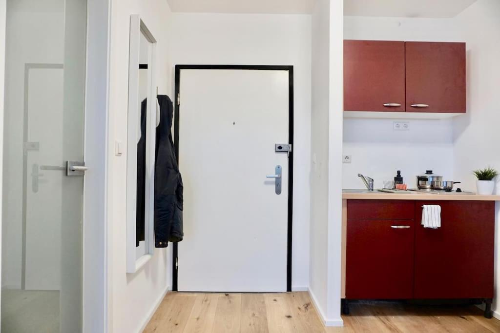 Neu Modernes Apartment In Top Lage, Free Parking Max 1,65M Hoehe Und 1,8M Breite 卡尔斯鲁厄 外观 照片