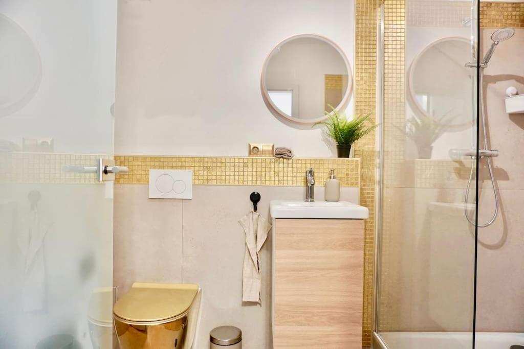 Neu Modernes Apartment In Top Lage, Free Parking Max 1,65M Hoehe Und 1,8M Breite 卡尔斯鲁厄 外观 照片