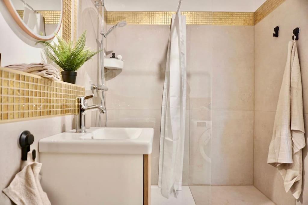 Neu Modernes Apartment In Top Lage, Free Parking Max 1,65M Hoehe Und 1,8M Breite 卡尔斯鲁厄 外观 照片