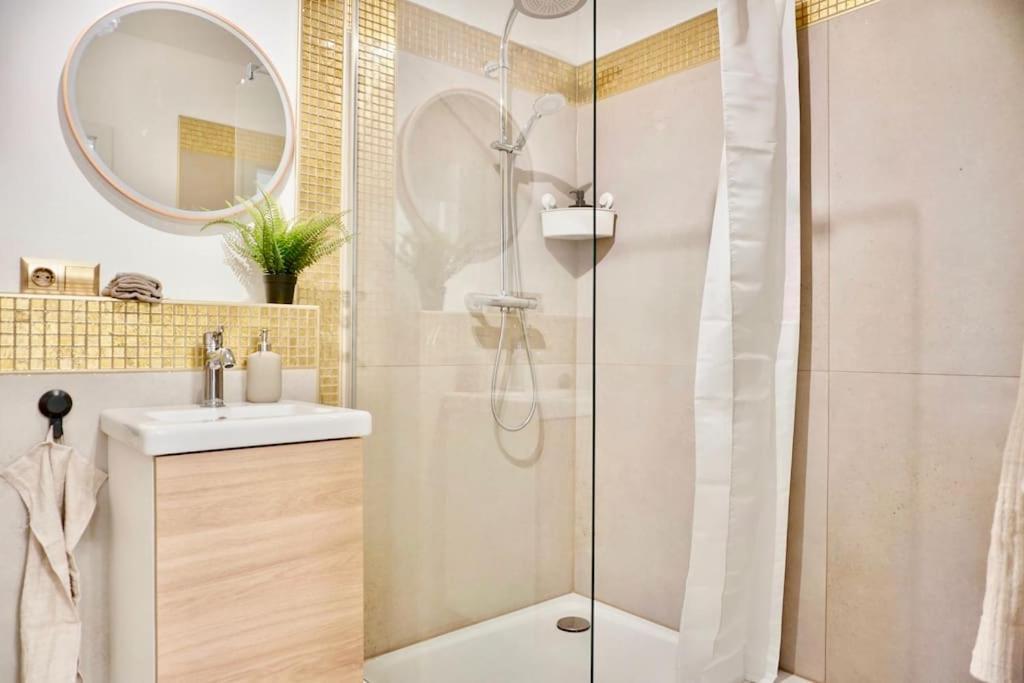 Neu Modernes Apartment In Top Lage, Free Parking Max 1,65M Hoehe Und 1,8M Breite 卡尔斯鲁厄 外观 照片