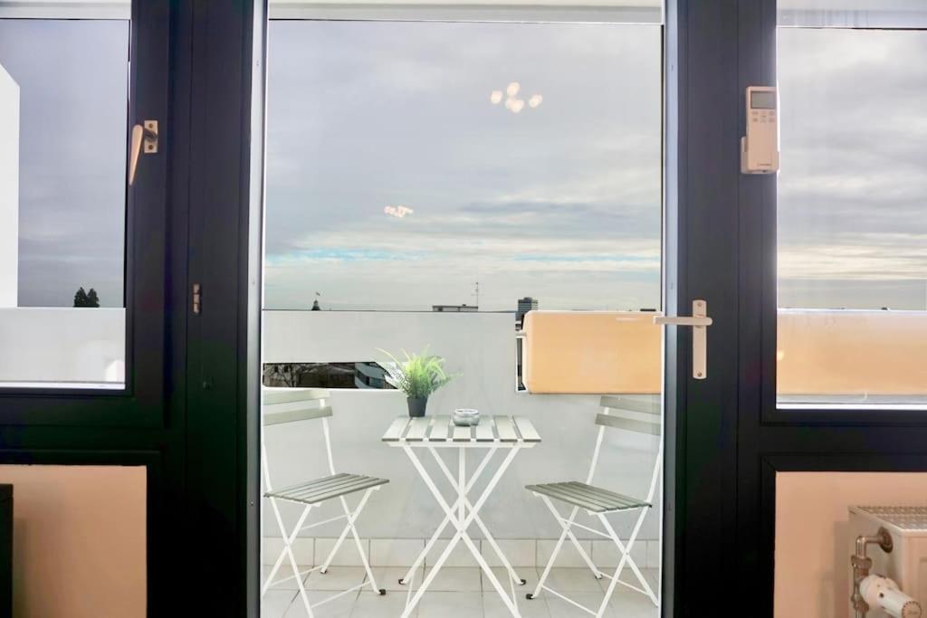 Neu Modernes Apartment In Top Lage, Free Parking Max 1,65M Hoehe Und 1,8M Breite 卡尔斯鲁厄 外观 照片