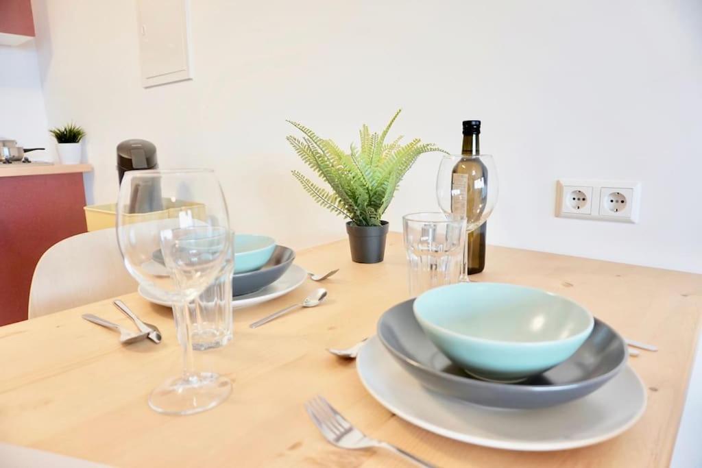 Neu Modernes Apartment In Top Lage, Free Parking Max 1,65M Hoehe Und 1,8M Breite 卡尔斯鲁厄 外观 照片