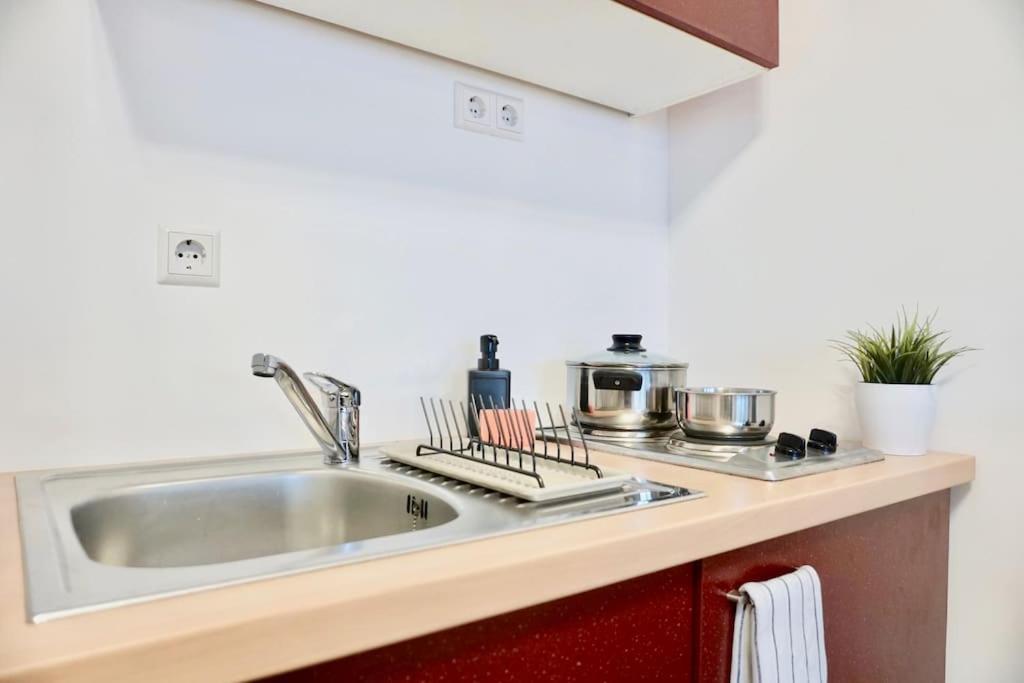 Neu Modernes Apartment In Top Lage, Free Parking Max 1,65M Hoehe Und 1,8M Breite 卡尔斯鲁厄 外观 照片